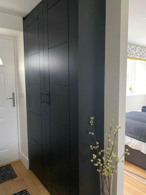 סליסבורי New Studio Apartment - Minutes Walk To Cathedral מראה חיצוני תמונה