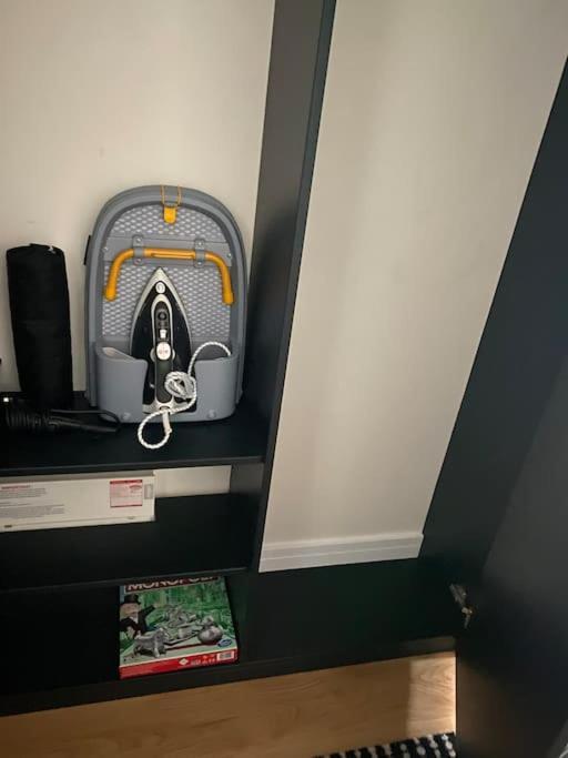 סליסבורי New Studio Apartment - Minutes Walk To Cathedral מראה חיצוני תמונה
