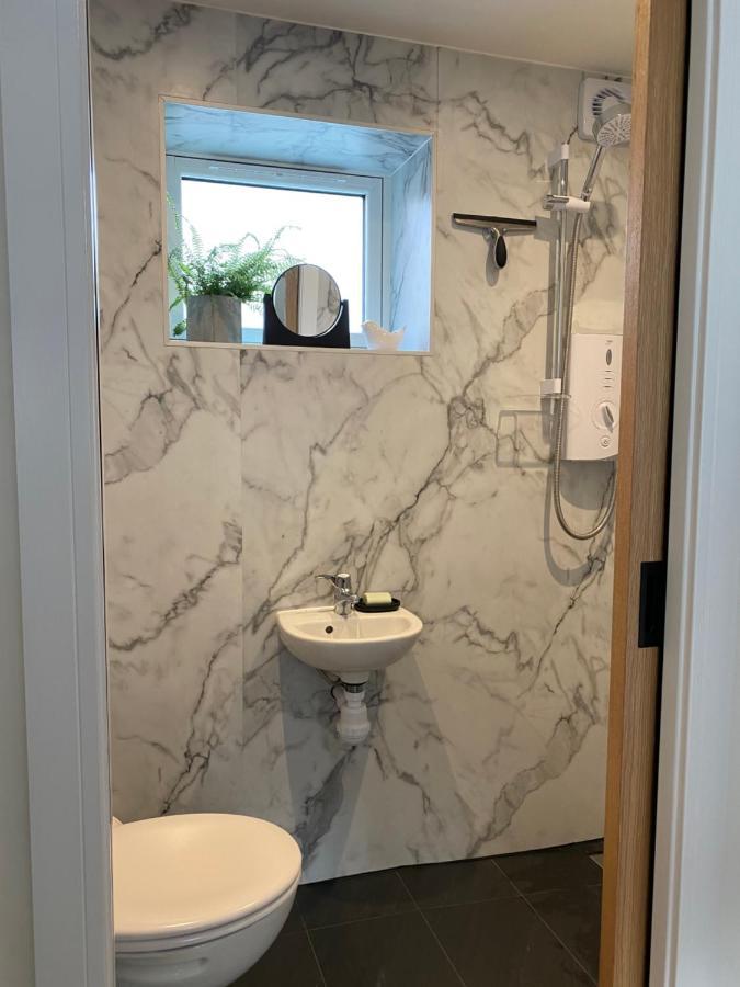 סליסבורי New Studio Apartment - Minutes Walk To Cathedral מראה חיצוני תמונה