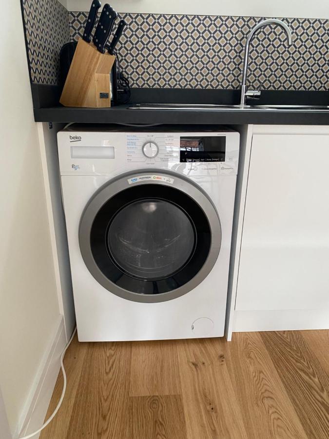 סליסבורי New Studio Apartment - Minutes Walk To Cathedral מראה חיצוני תמונה